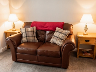 Thisledo  Holiday Cottage Skipton - Living Room Sofa