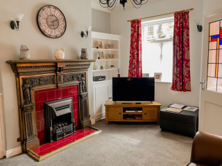 Thisledo-Holiday-Cottage-Living-Room-Smart-TV